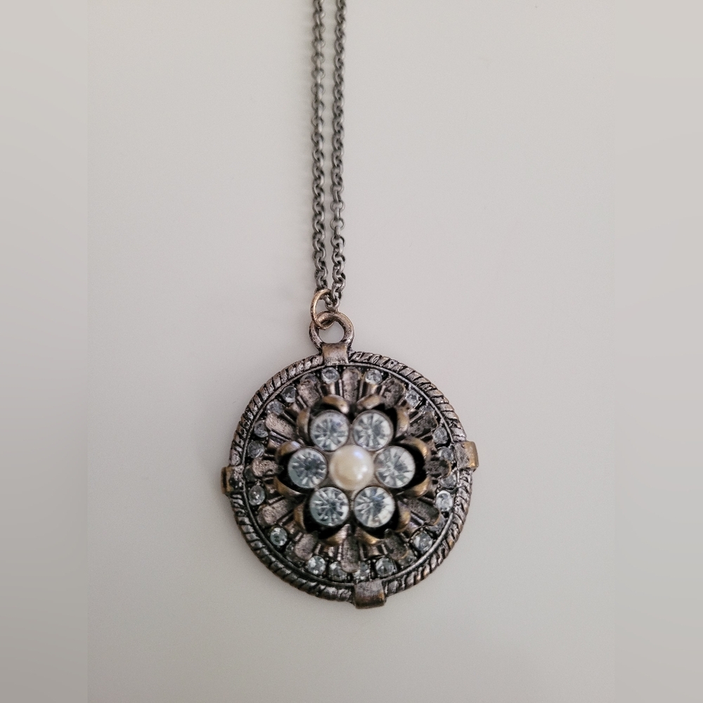 Round pendant necklace